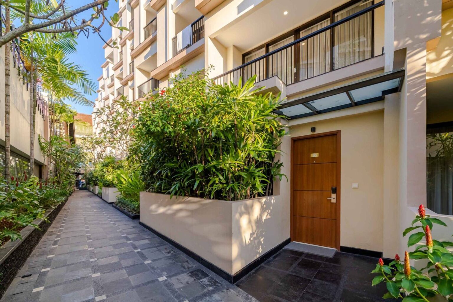 Cross-Vibe-Paasha-Atelier-Bali-Kuta-Exterior-2
