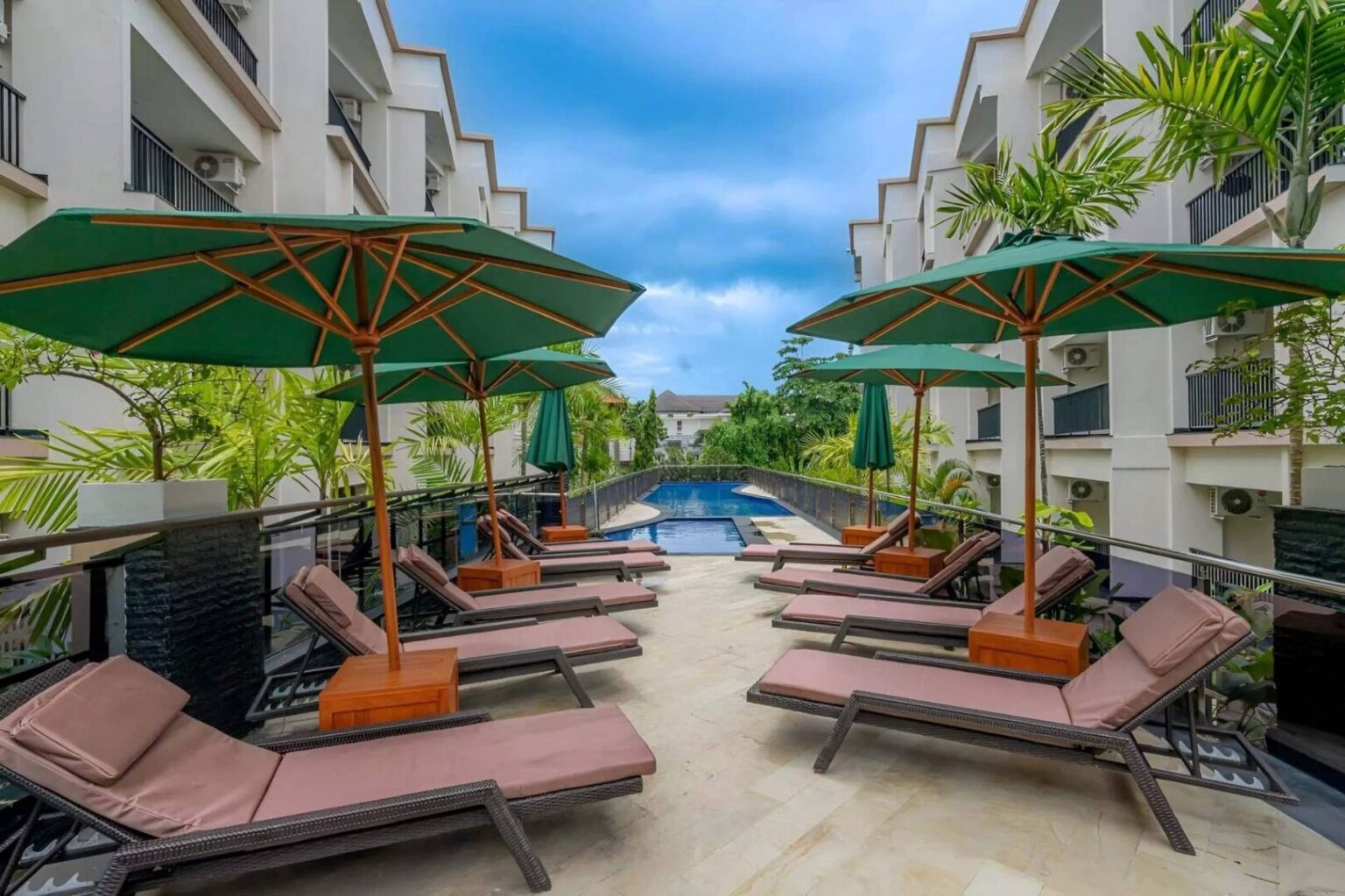 Cross-Vibe-Paasha-Atelier-Bali-Kuta-Pool-1