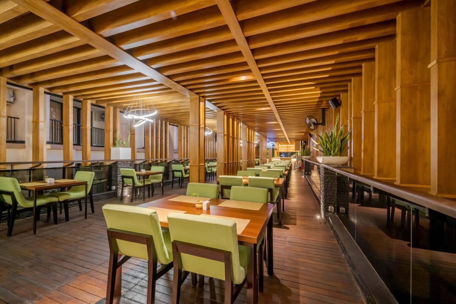 Cross-Vibe-Paasha-Atelier-Bali-Kuta-Restaurant-2