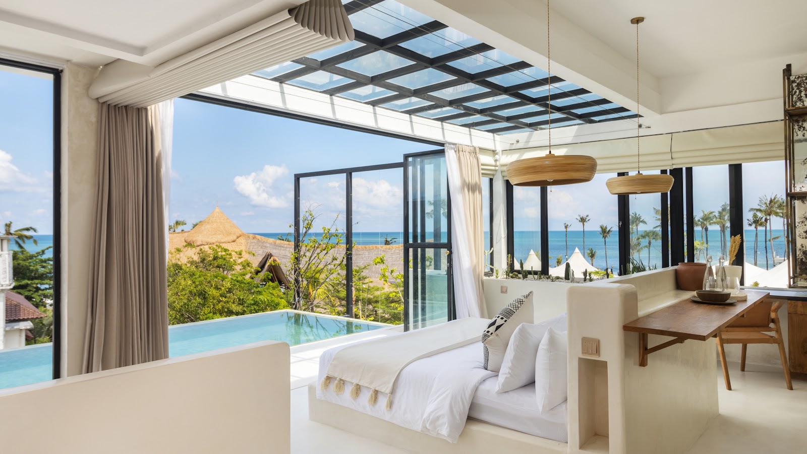 Bright suite with a private balcony at White Goose Hotel in Canggu
